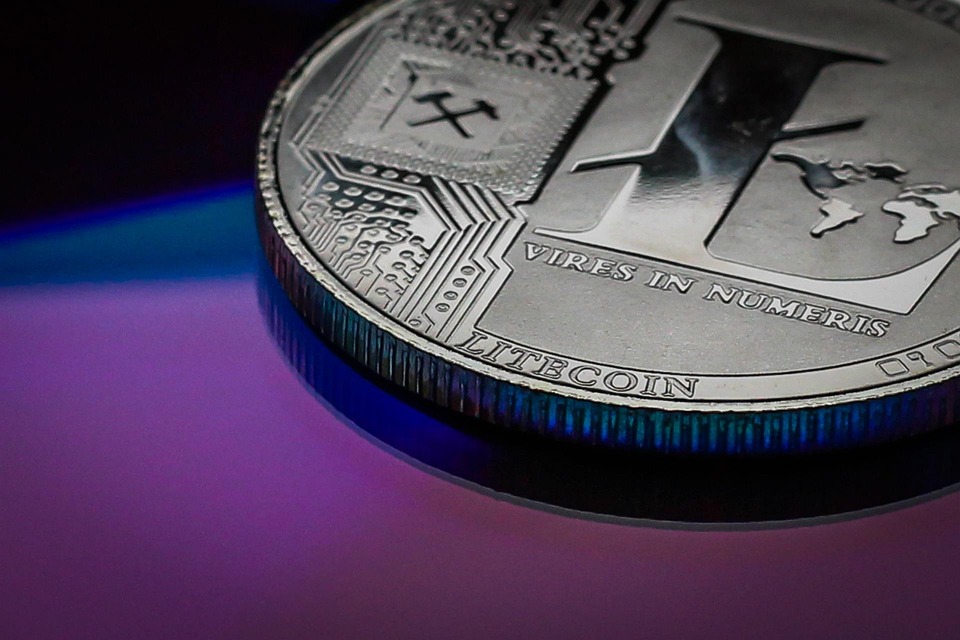 黄金再飙新高！数据：比特币通常在100~150天内跟进拉涨